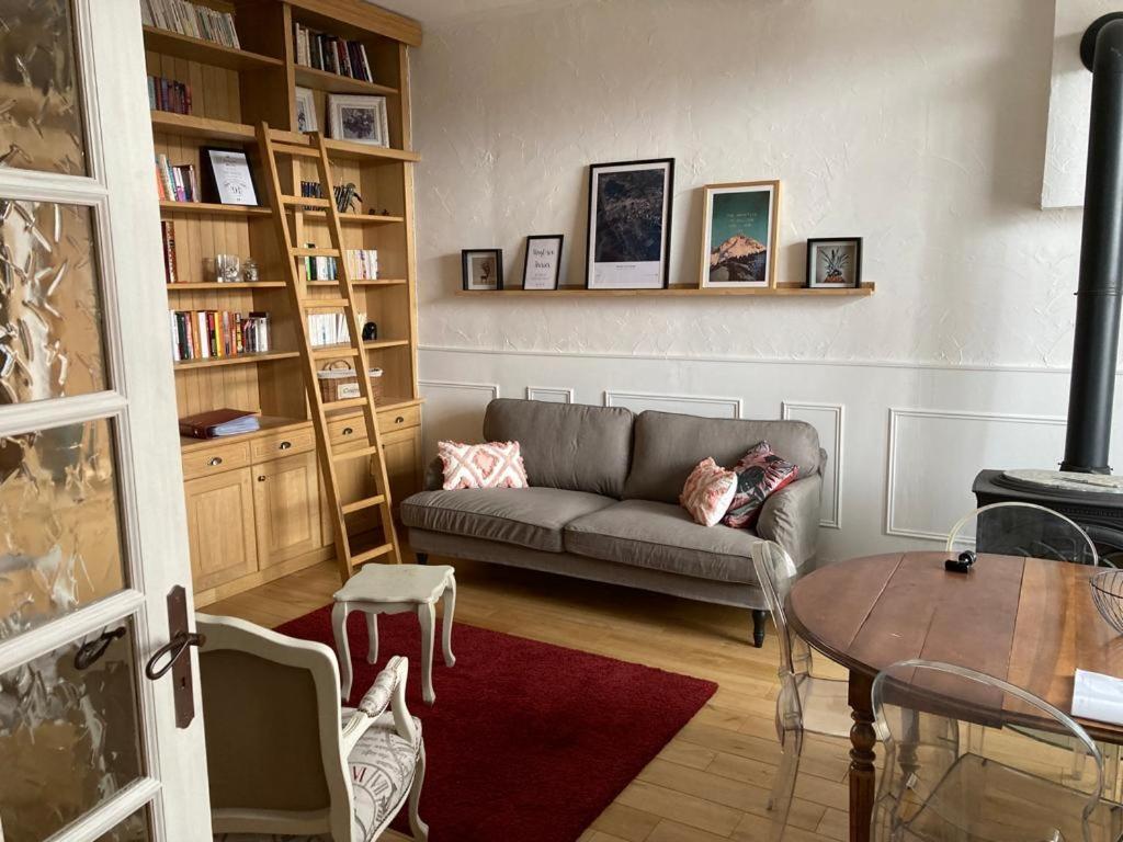 Вилла Belle Maison De Famille Usson-en-Forez Экстерьер фото